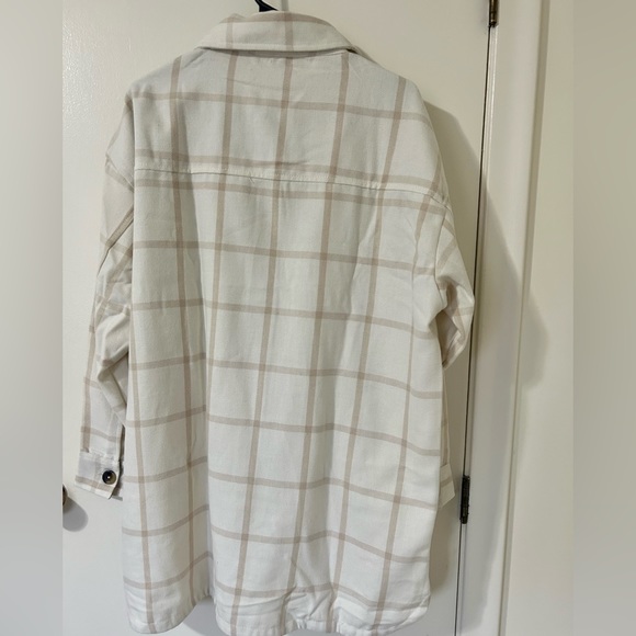 Large Shacket, Beige & White - Picture 4 of 4